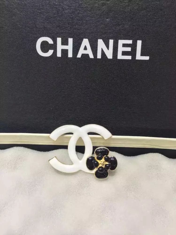 Spilla Chanel Modello 232